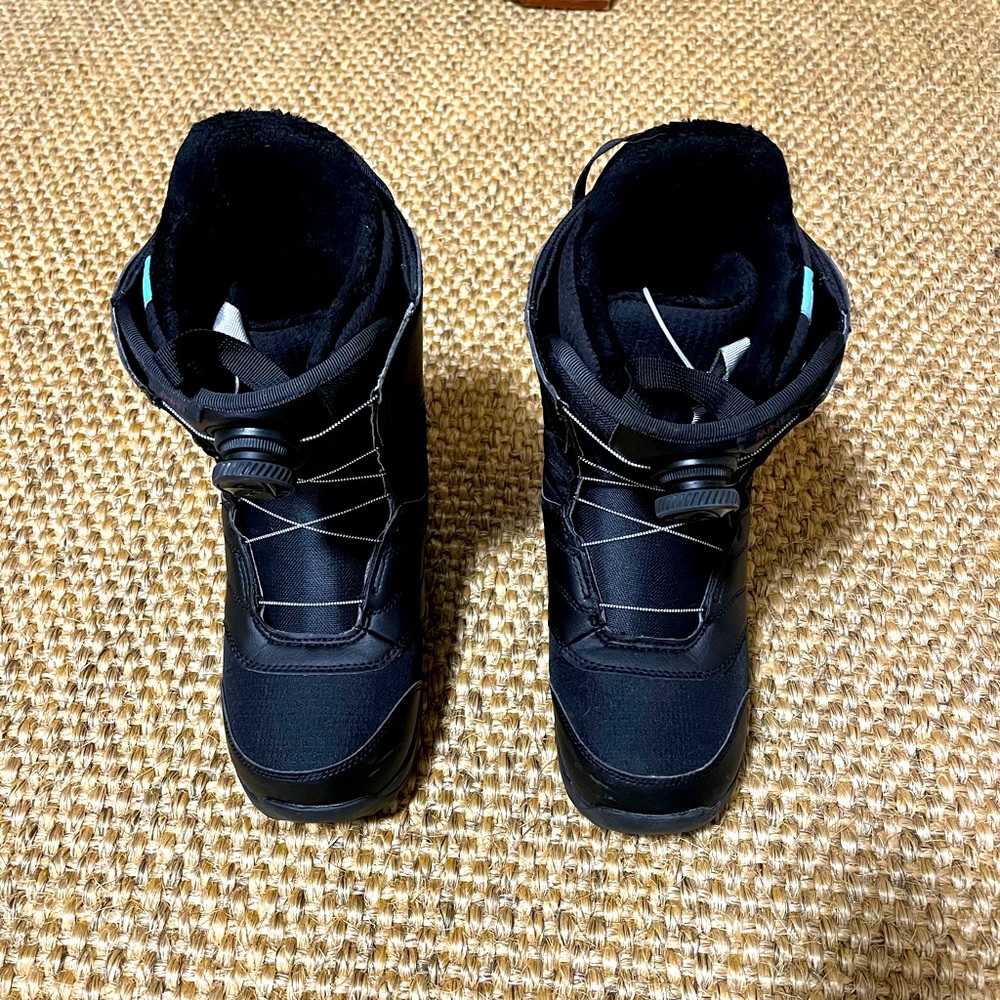 Burton W size 8 Black Snowboard Boots